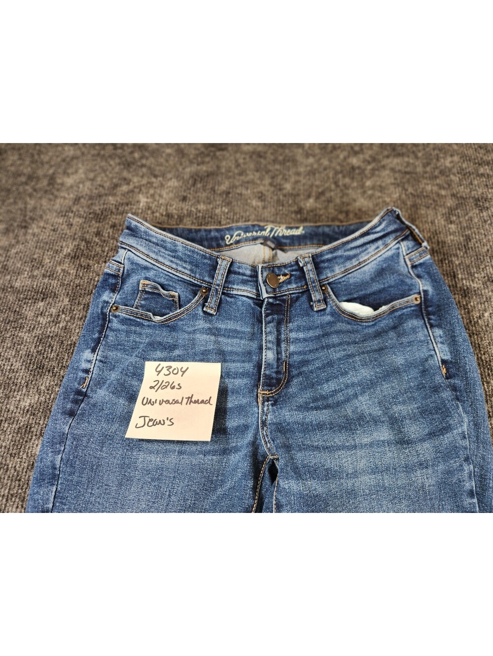 Universal Thread Medium Wash Denim Skinny Jeans Size 2/26S
